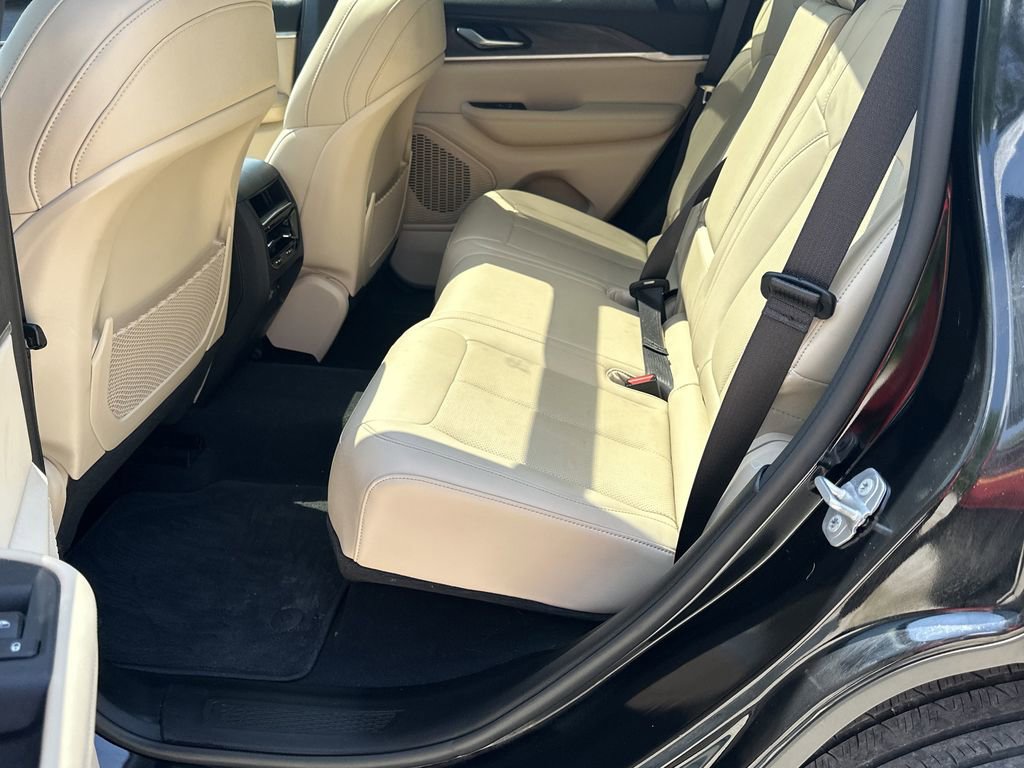 Used 2023 Jeep Grand Cherokee Limited w/ Luxury Tech Group II RWD image 22