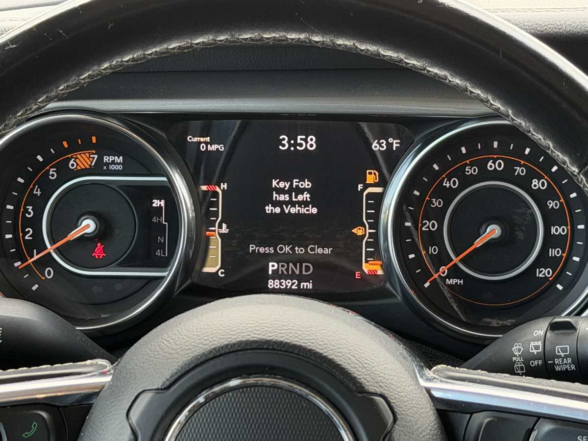 Used 2020 Jeep Wrangler Unlimited Sahara AWD/4WD image 23