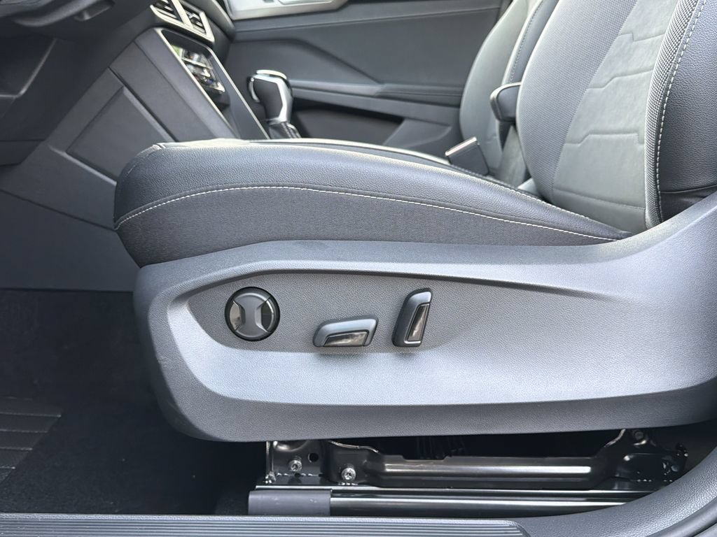 New 2026 Volkswagen Taos SE FWD image 21