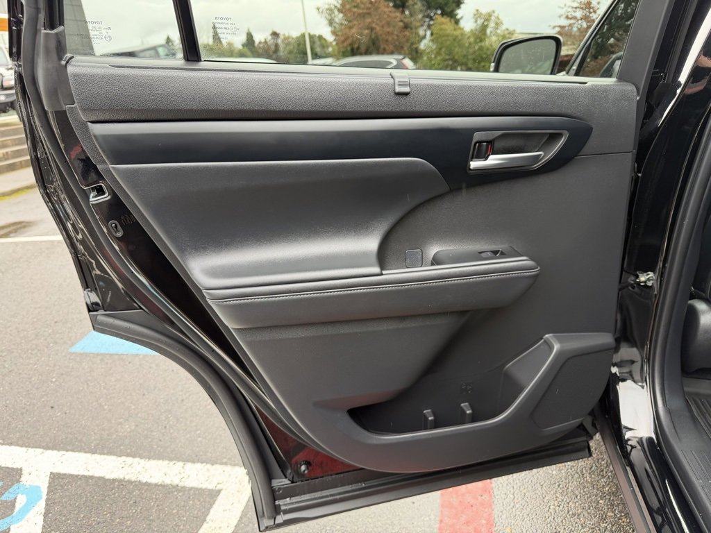 Used 2025 Toyota Highlander XSE image 30