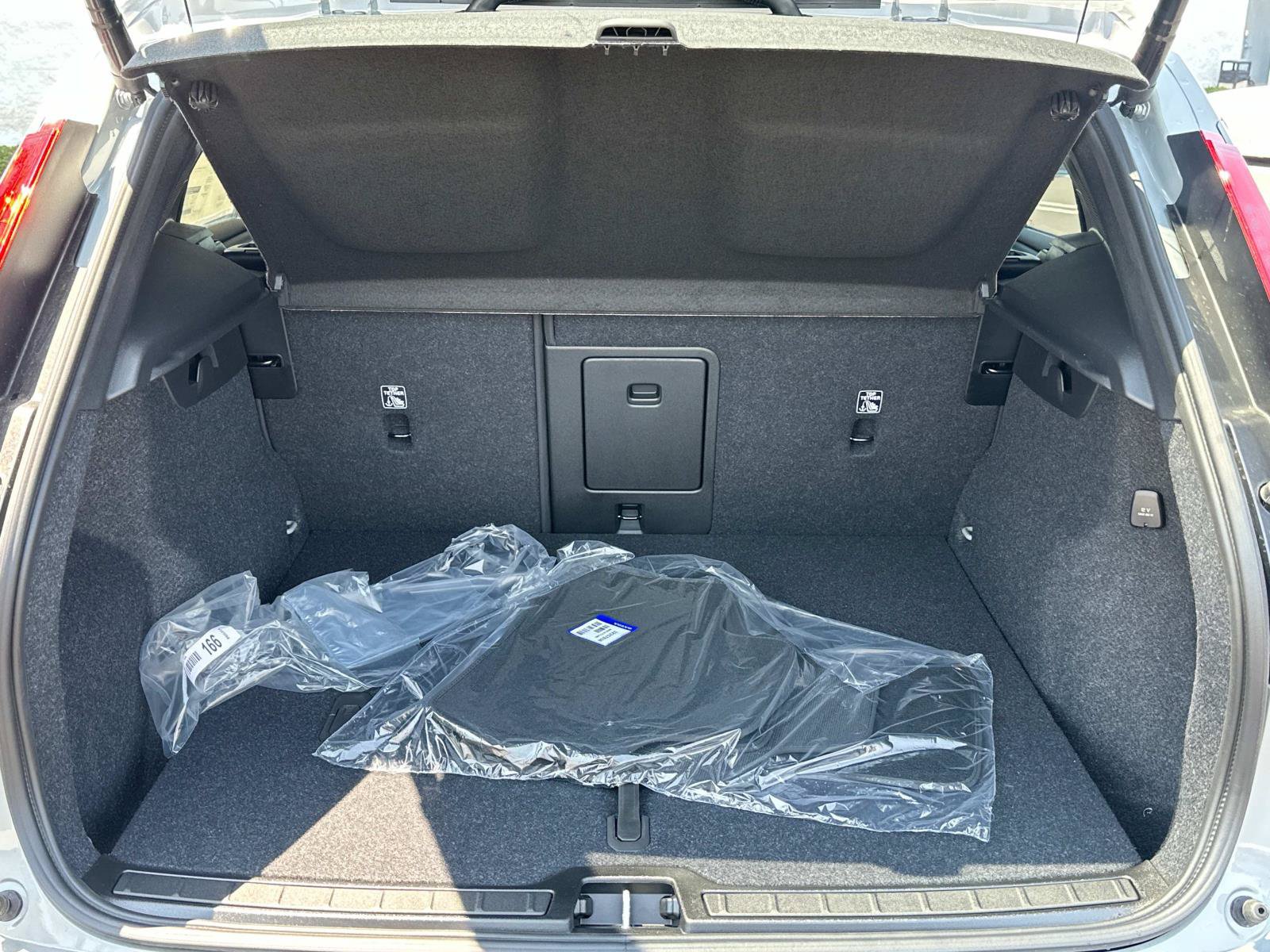 New 2026 Volvo XC40 B5 Ultra w/ Climate Package AWD/4WD image 18