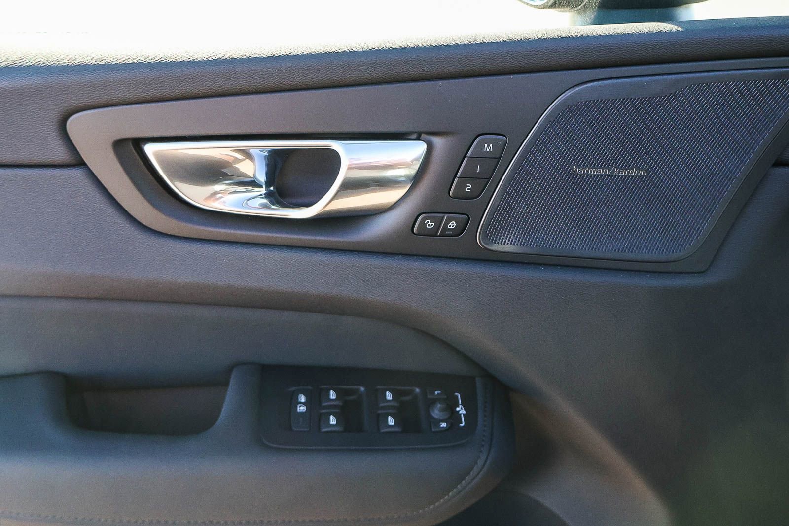 New 2026 Volvo XC60 B5 Plus w/ Climate Package PRO image 32