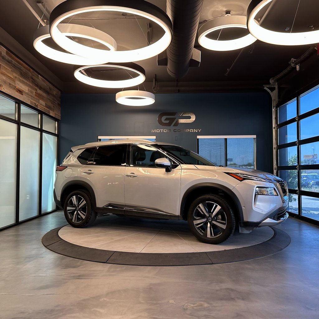 Used 2021 Nissan Rogue Platinum image 1