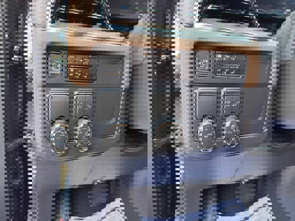 New 2026 Chevrolet Suburban High Country image 12