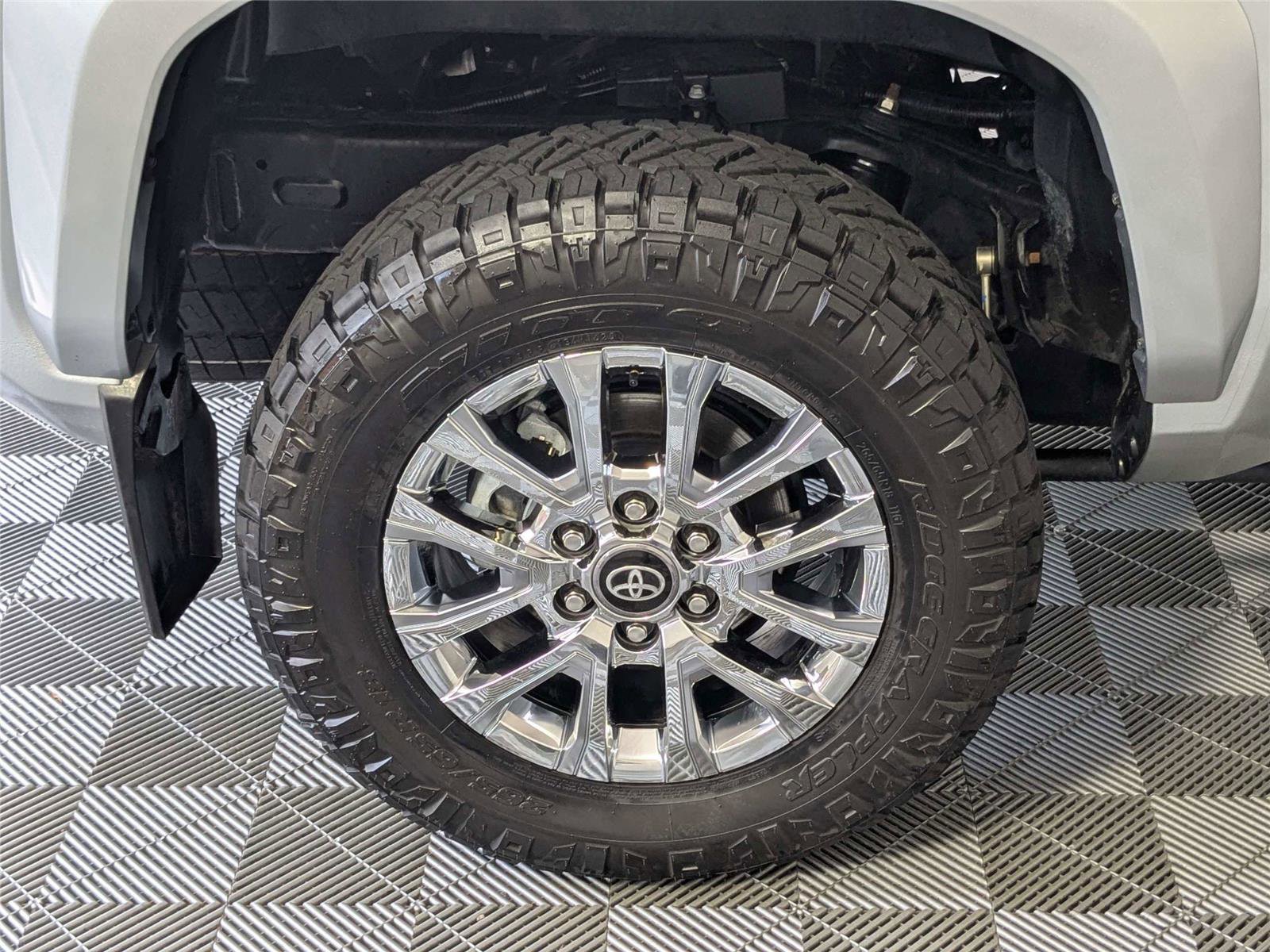 Used 2025 Toyota Tacoma Limited AWD/4WD image 8