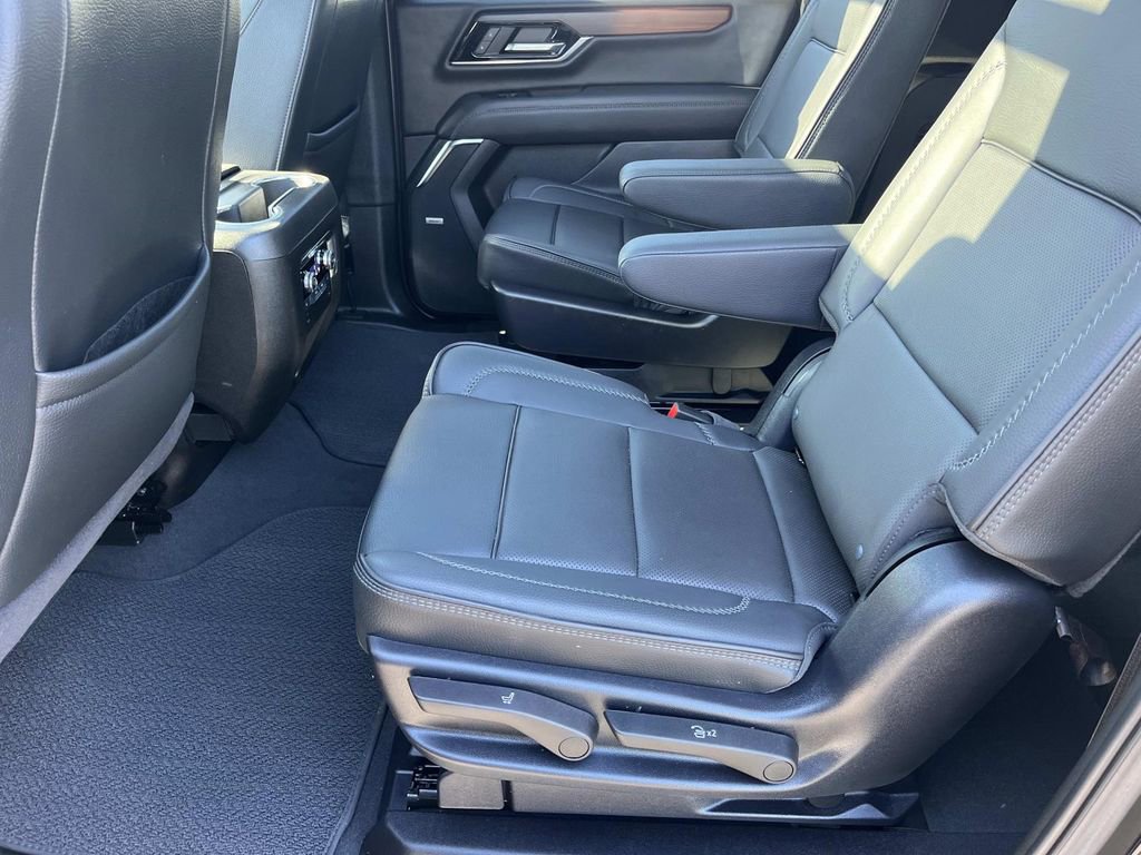 Certified 2025 GMC Yukon XL Denali w/ Sun & Power Step Package image 12