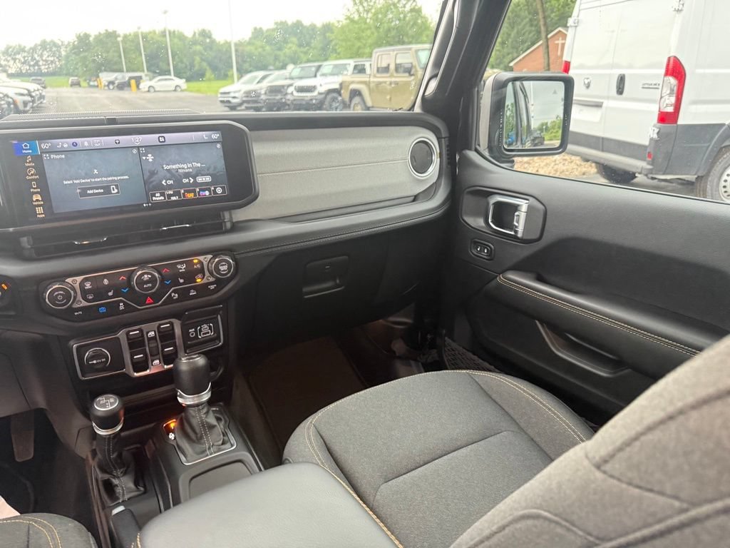 Used 2025 Jeep Wrangler Unlimited Sahara w/ Safety Group AWD/4WD image 43