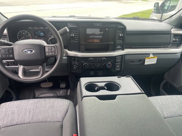 New 2025 Ford F550 4x4 Crew Cab Super Duty w/ XLT Value Package image 3