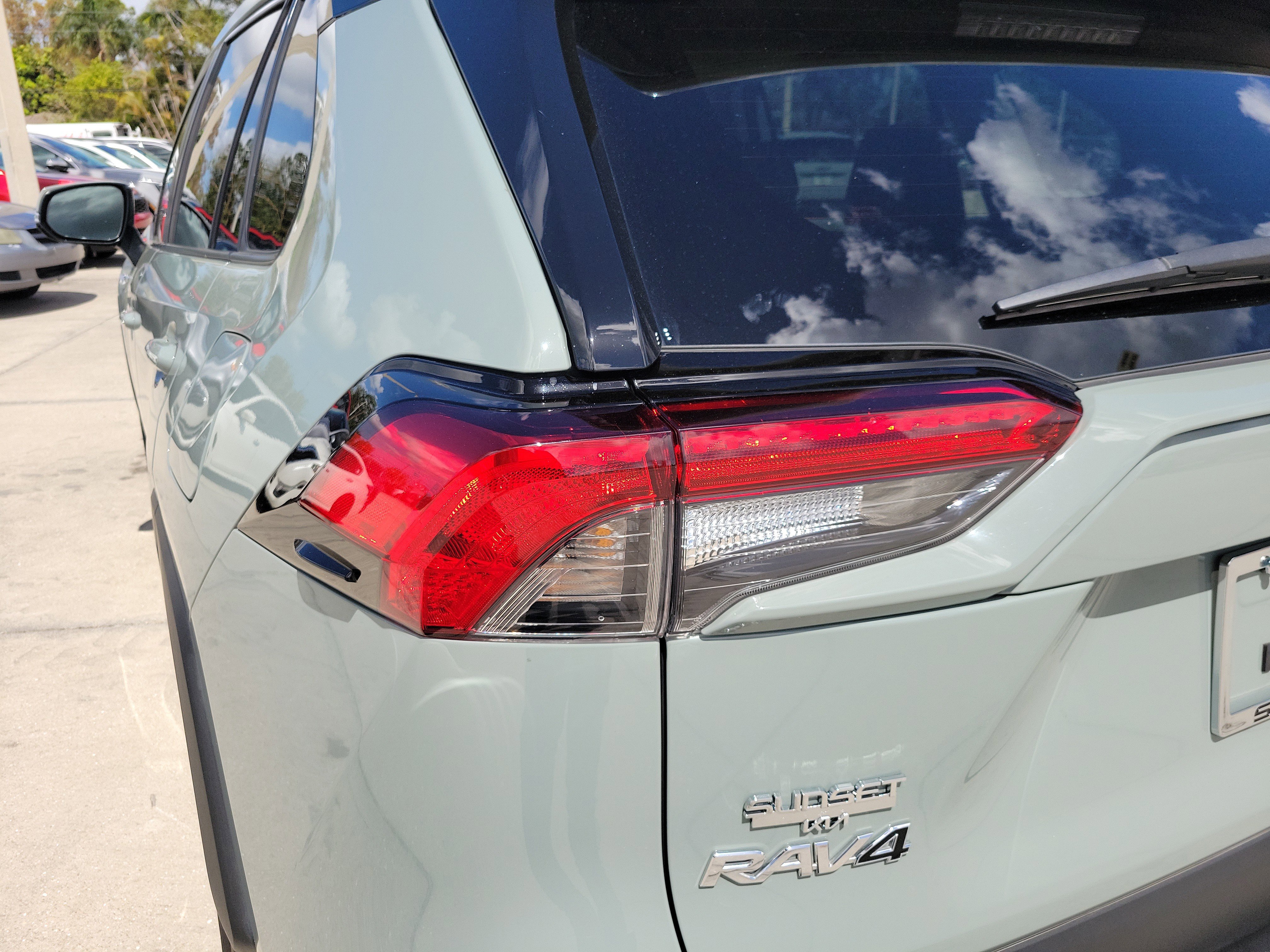 Used 2021 Toyota RAV4 XLE Premium image 10