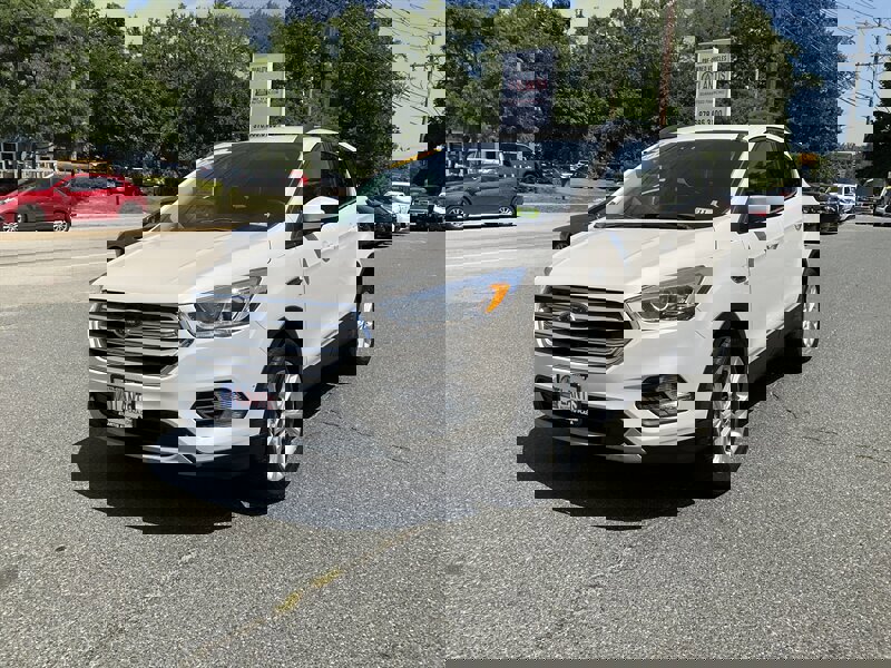 Used 2019 Ford Escape SEL image 1