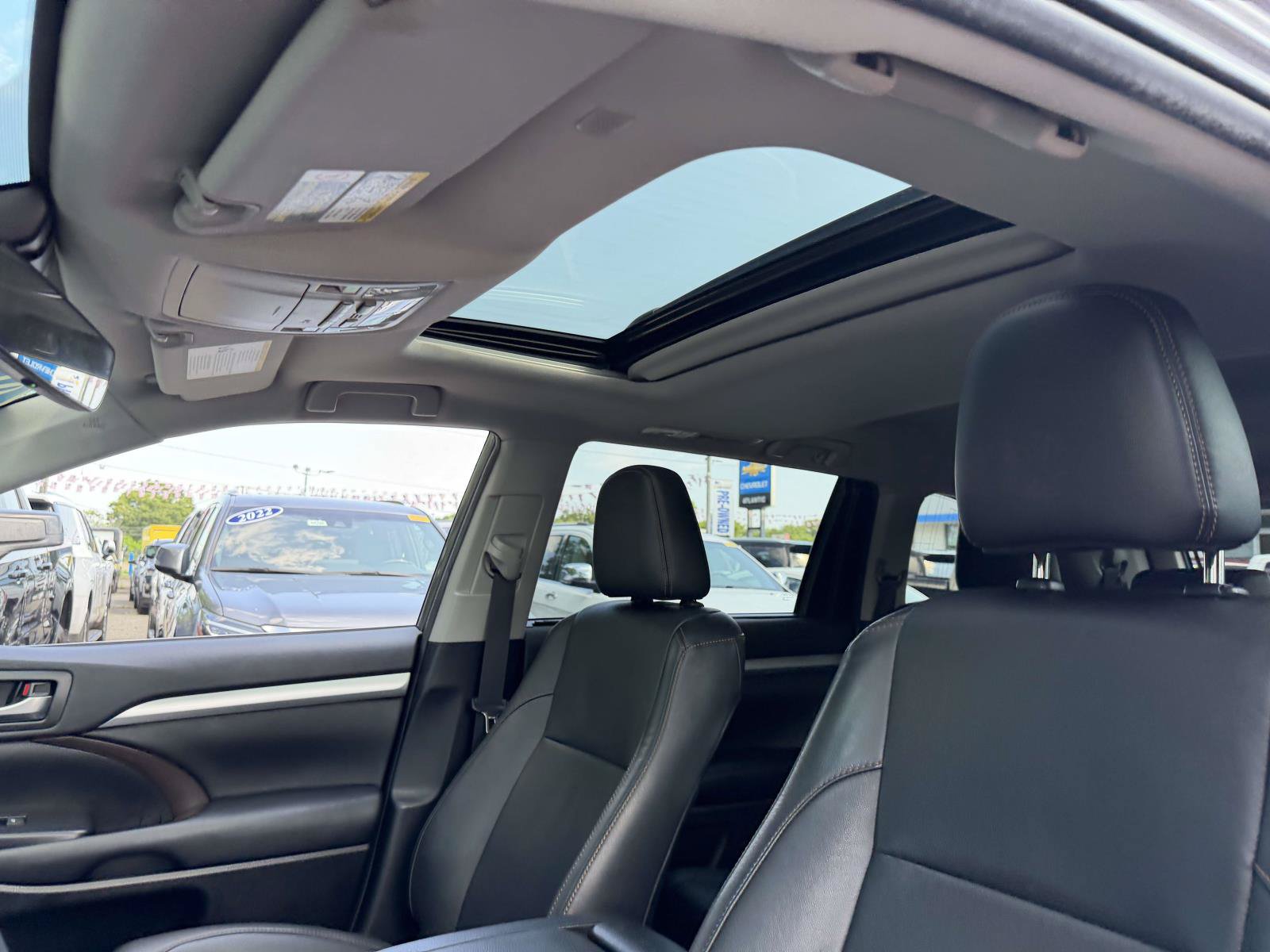 Used 2019 Toyota Highlander XLE AWD/4WD image 10