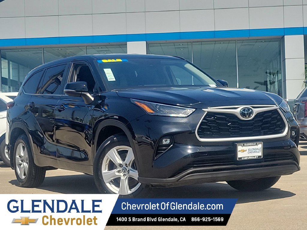 Used 2024 Toyota Highlander LE AWD/4WD image 1