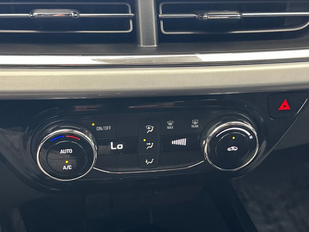 Used 2025 Chevrolet Trax LT FWD image 19