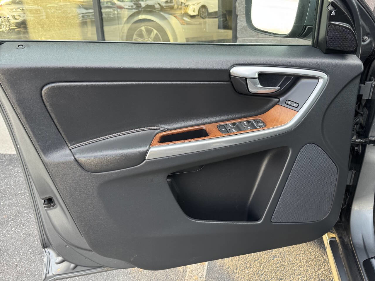 Used 2017 Volvo XC60 T5 Inscription image 59