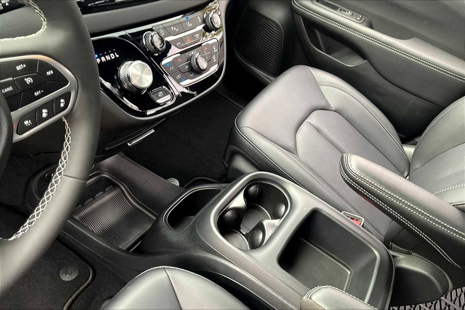 Certified 2025 Chrysler Voyager LX image 14