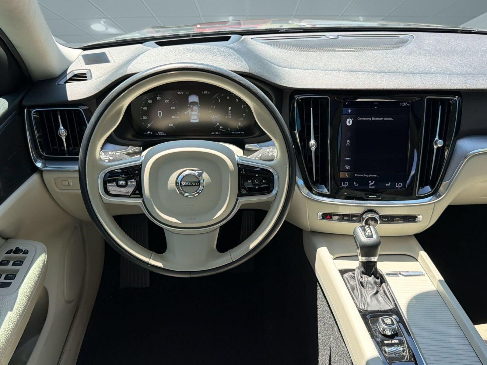 Used 2020 Volvo S60 T5 Momentum FWD image 29