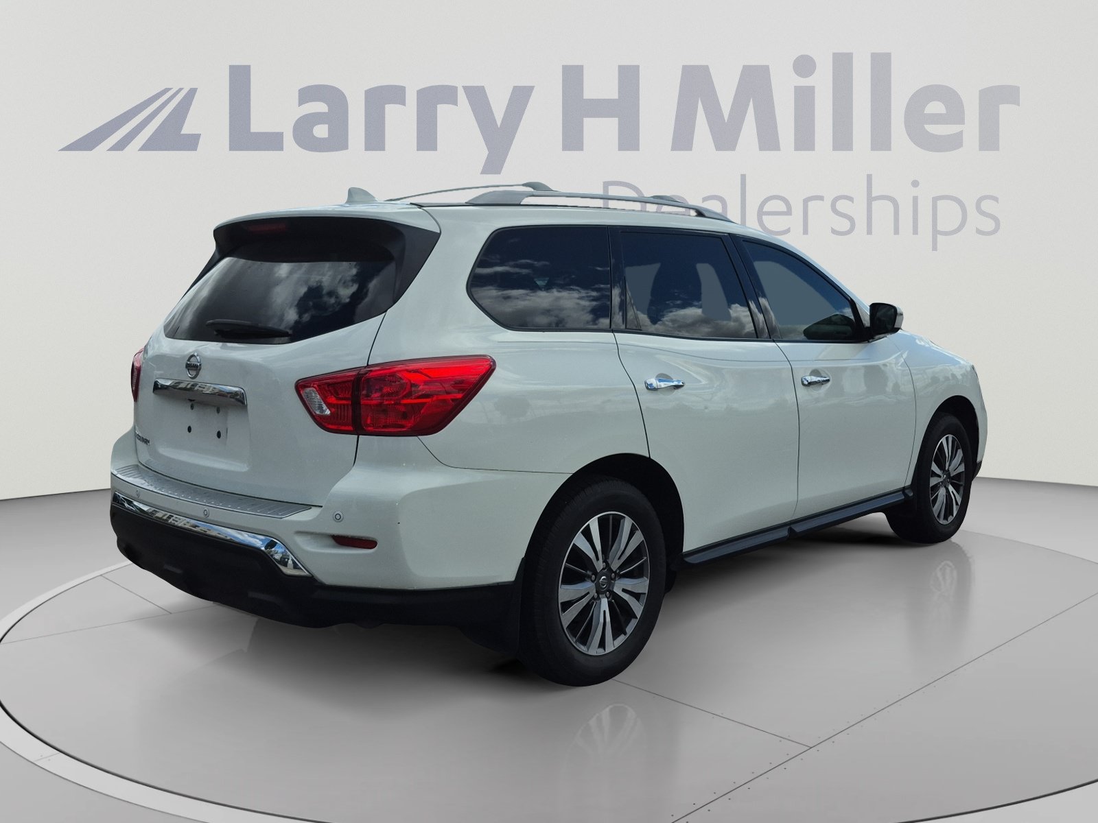Used 2020 Nissan Pathfinder S FWD image 5