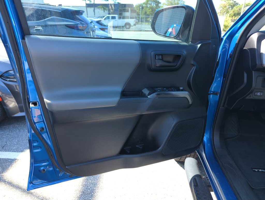 Used 2018 Toyota Tacoma SR5 RWD image 15