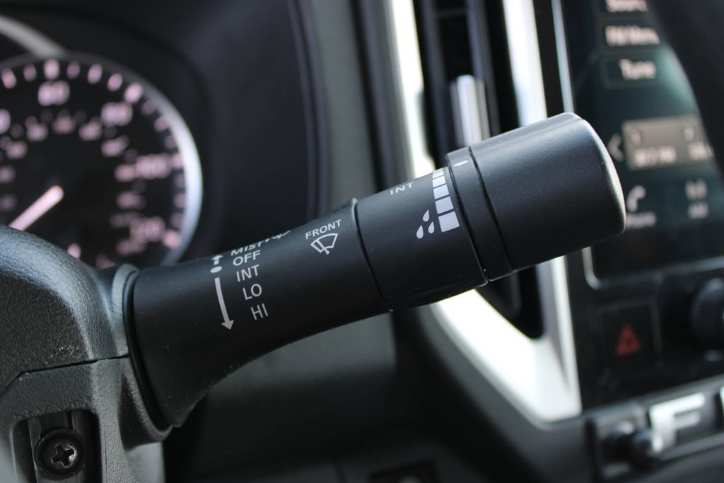 Used 2025 Nissan Frontier SV image 33