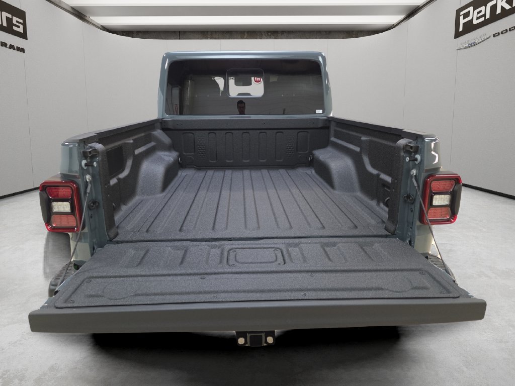 New 2026 Jeep Gladiator Rubicon w/ Steel Power Dome Hood Package AWD/4WD image 10