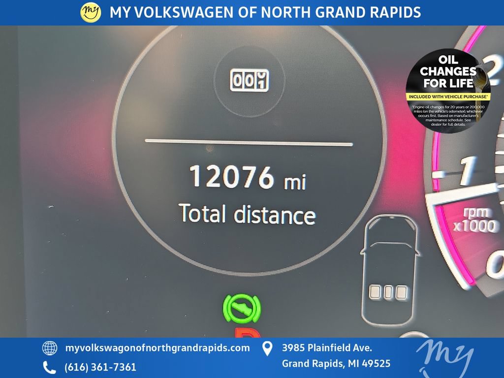 Used 2025 Volkswagen Tiguan SE AWD/4WD image 21