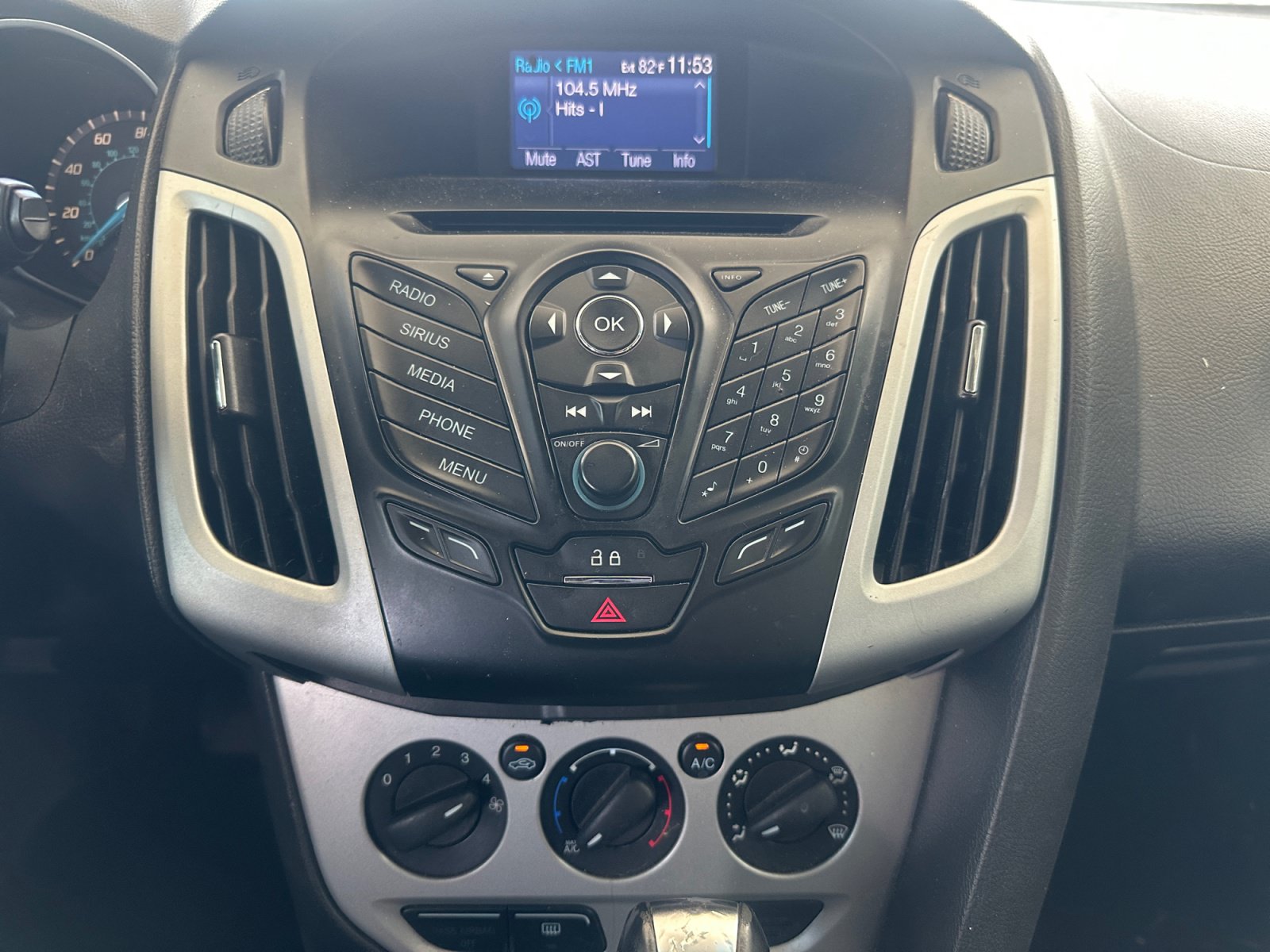 Used 2014 Ford Focus SE w/ Equipment Group 201A FWD image 21