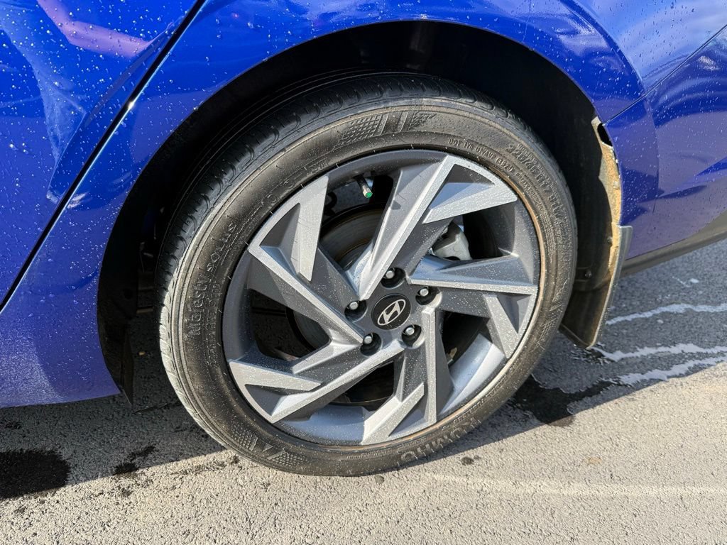 Certified 2025 Hyundai Elantra Sport FWD image 30