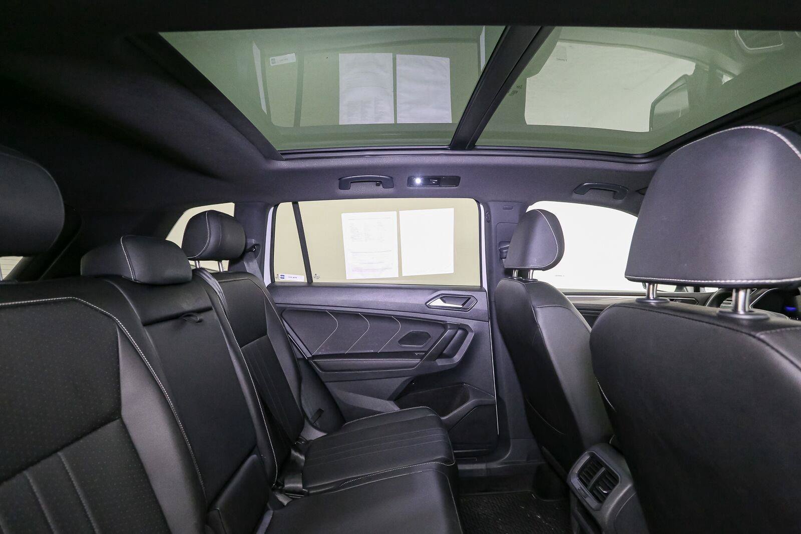 Certified 2024 Volkswagen Tiguan SE R-Line AWD/4WD image 27