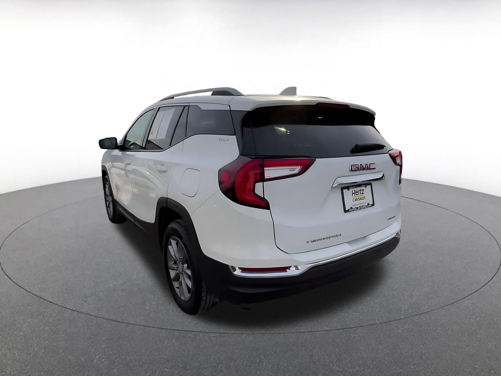 Used 2024 GMC Terrain SLT AWD/4WD image 10