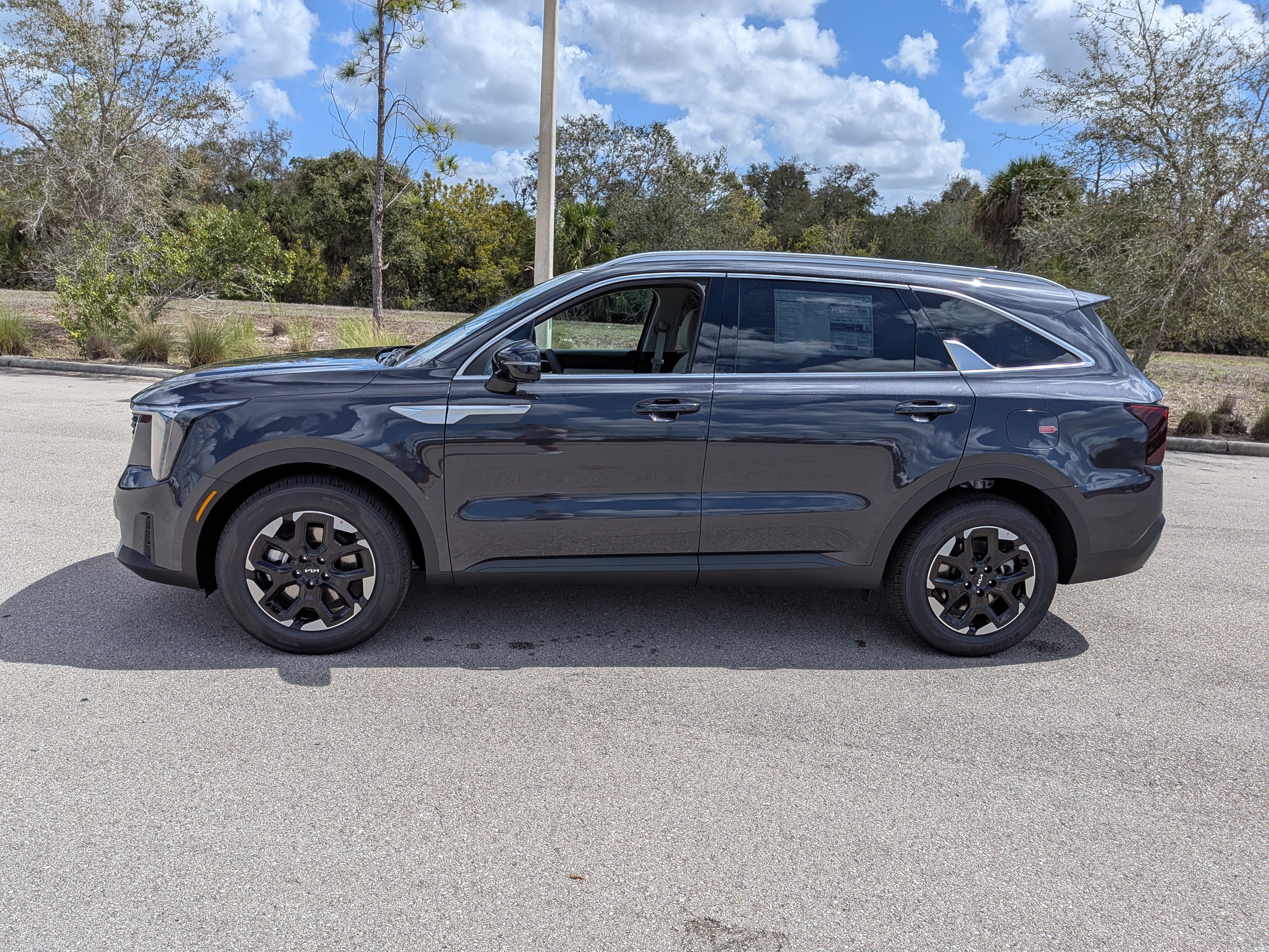 New 2026 Kia Sorento S FWD image 8