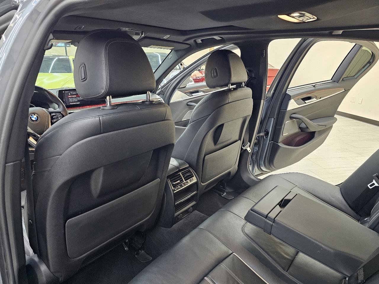 Used 2019 BMW 540i xDrive AWD/4WD image 28