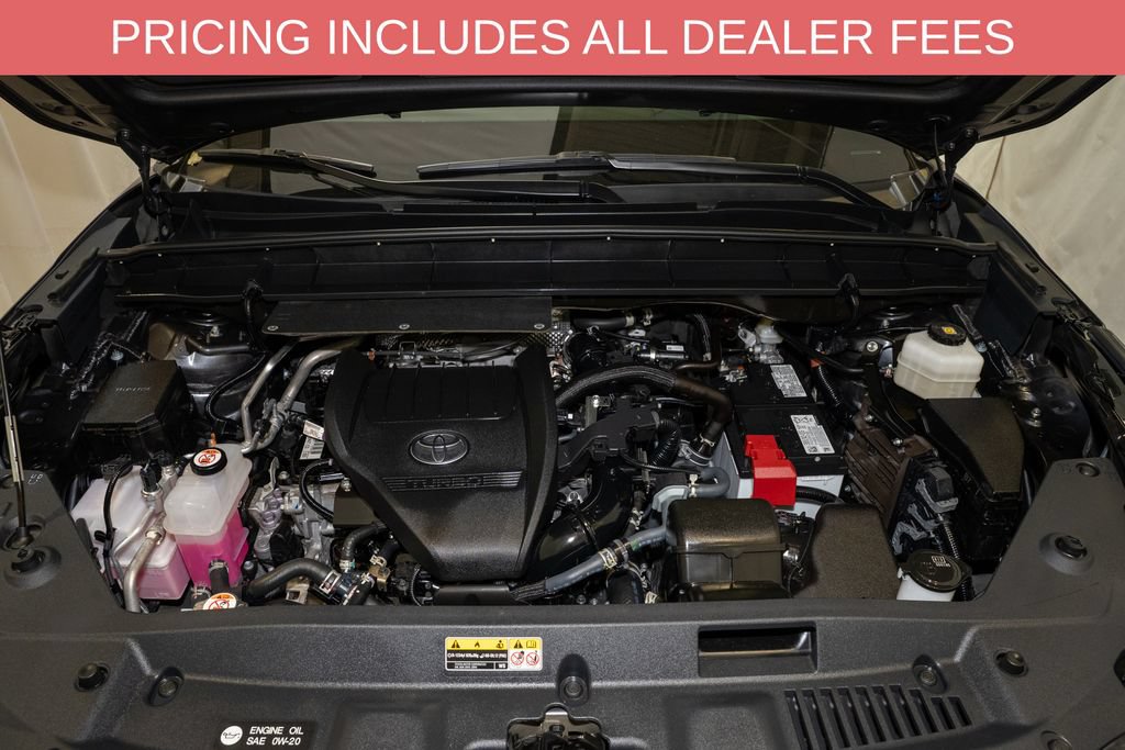 Used 2025 Toyota Highlander LE FWD image 20