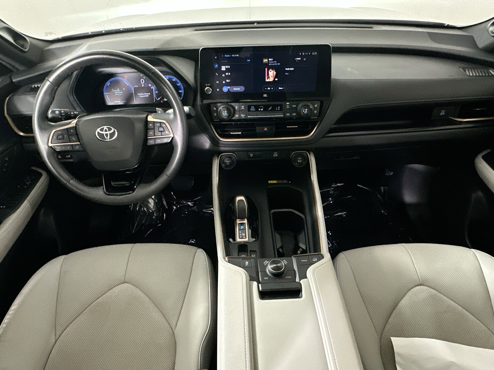 Used 2024 Toyota Grand Highlander AWD Hybrid image 27