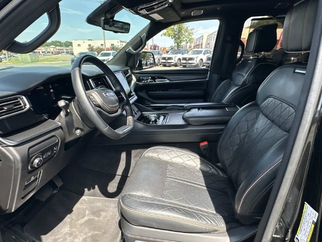 Used 2023 Jeep Grand Wagoneer Series III w/ Rear Seat Video Group 1 AWD/4WD image 16