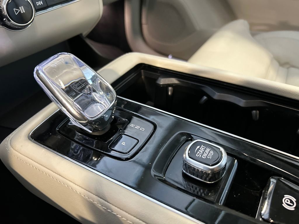 Certified 2025 Volvo XC90 T8 Ultra image 19
