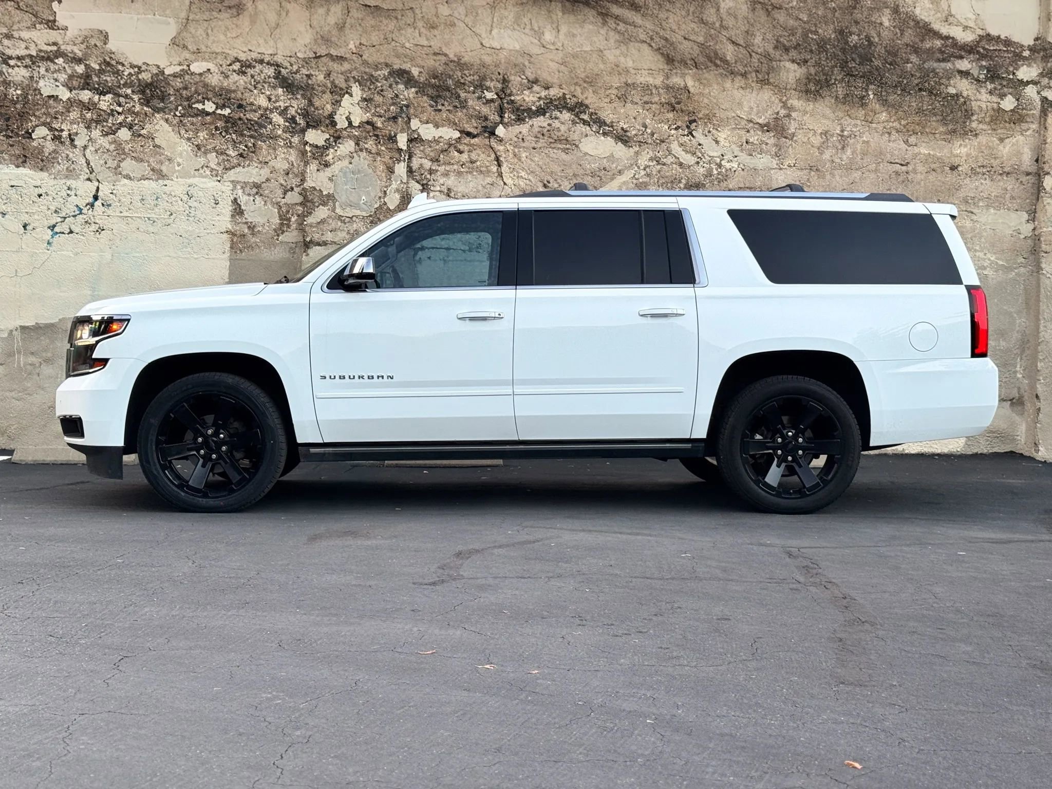 Used 2020 Chevrolet Suburban Premier w/ Premier Plus Edition image 7