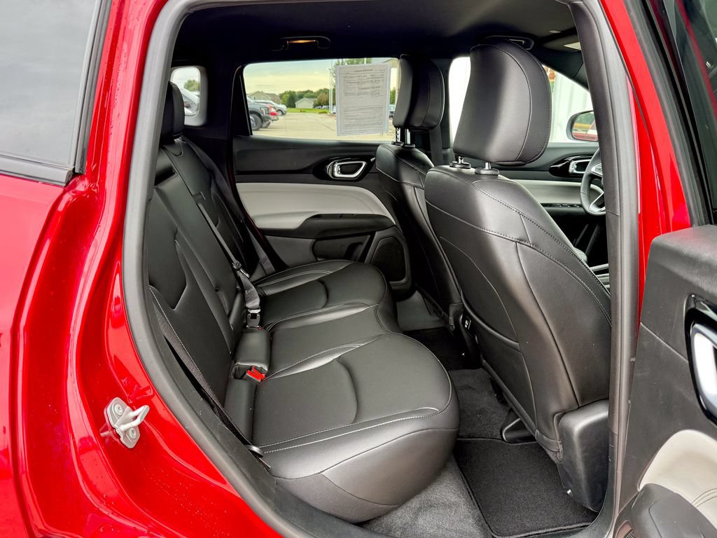 Used 2025 Jeep Compass Limited AWD/4WD image 18