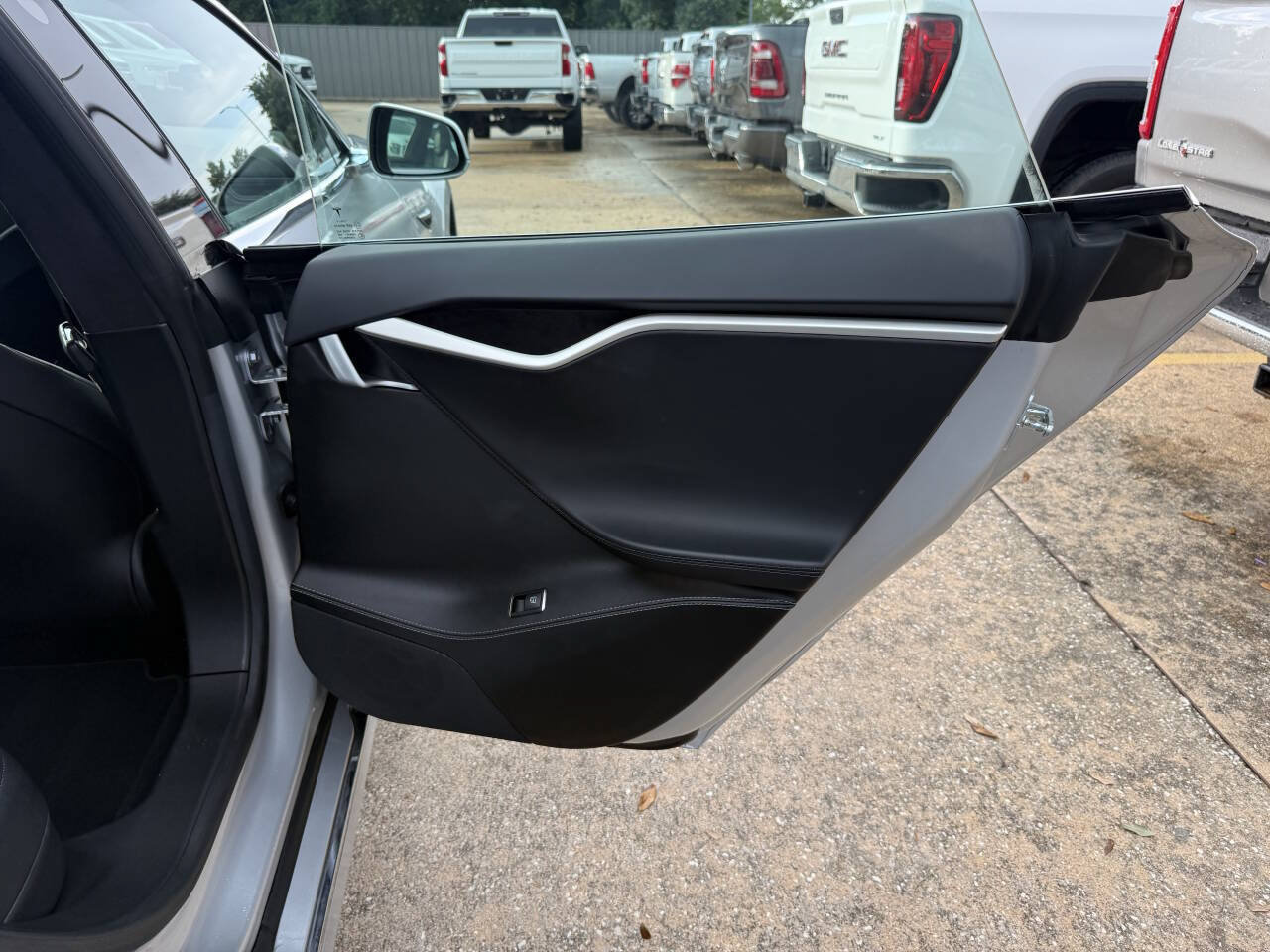 Used 2017 Tesla Model S 60 RWD image 16