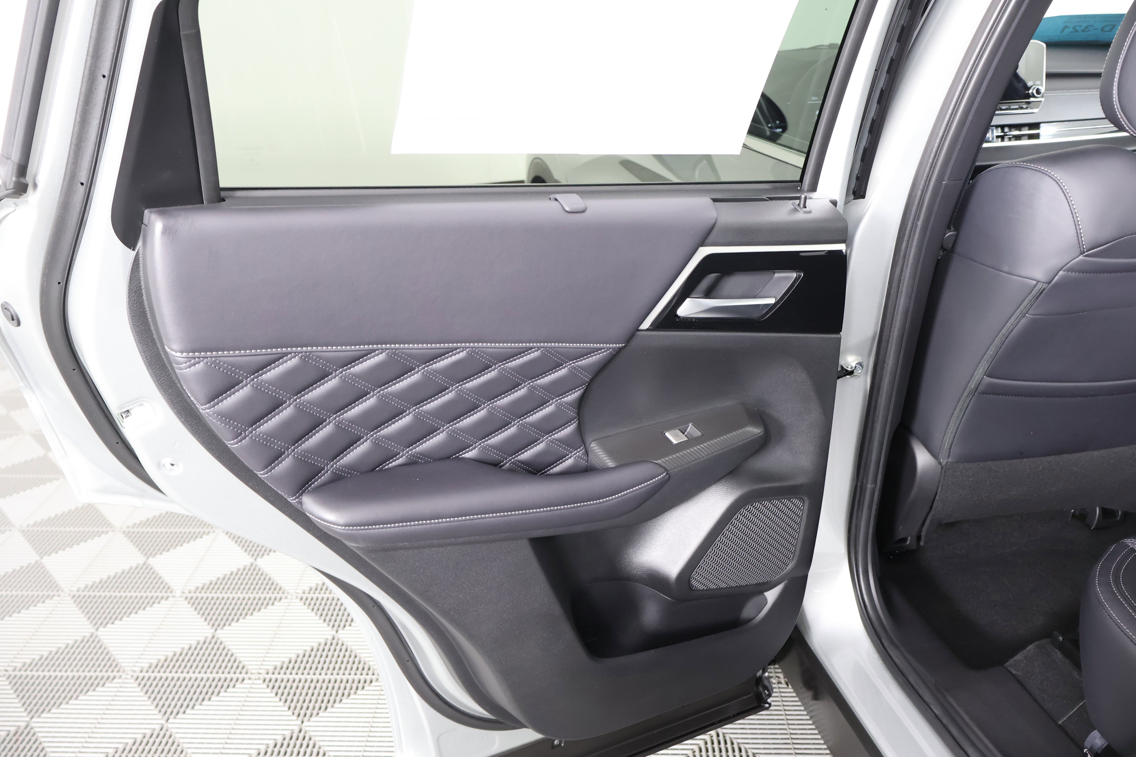 Used 2024 Mitsubishi Outlander SEL image 47