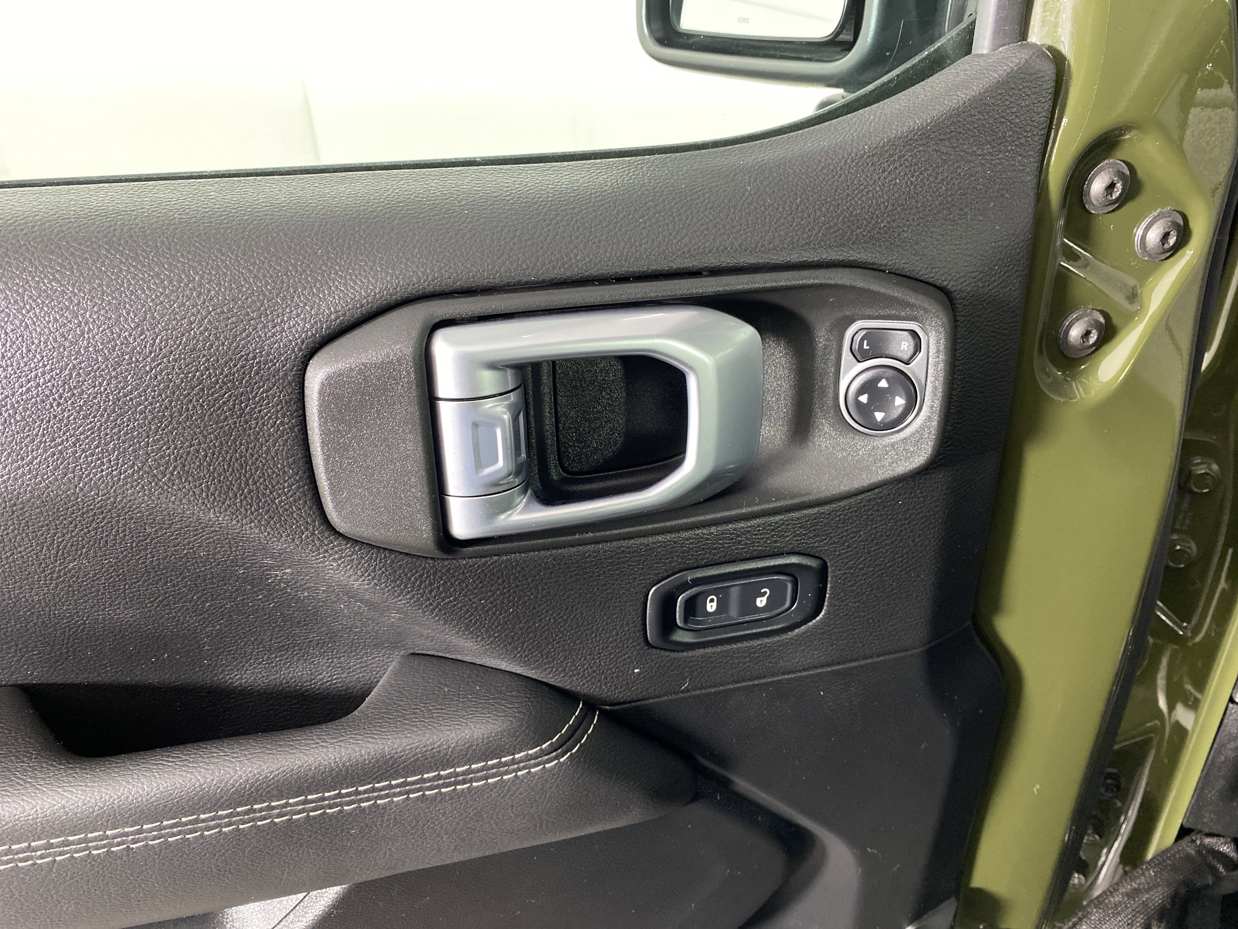 Used 2022 Jeep Wrangler Unlimited Sahara w/ Cold Weather Group image 16