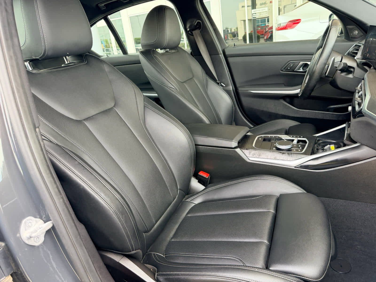 Used 2024 BMW 330i Sedan w/ M Sport Package image 23