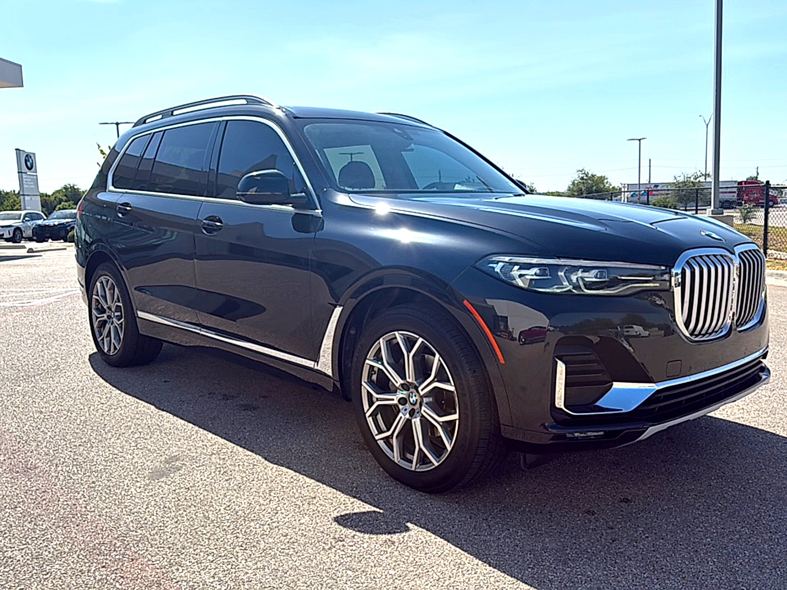 Used 2022 BMW X7 xDrive40i w/ Executive Package AWD/4WD image 3