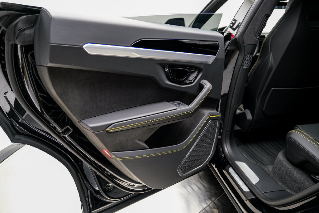 Used 2025 Lamborghini Urus SE AWD/4WD image 50