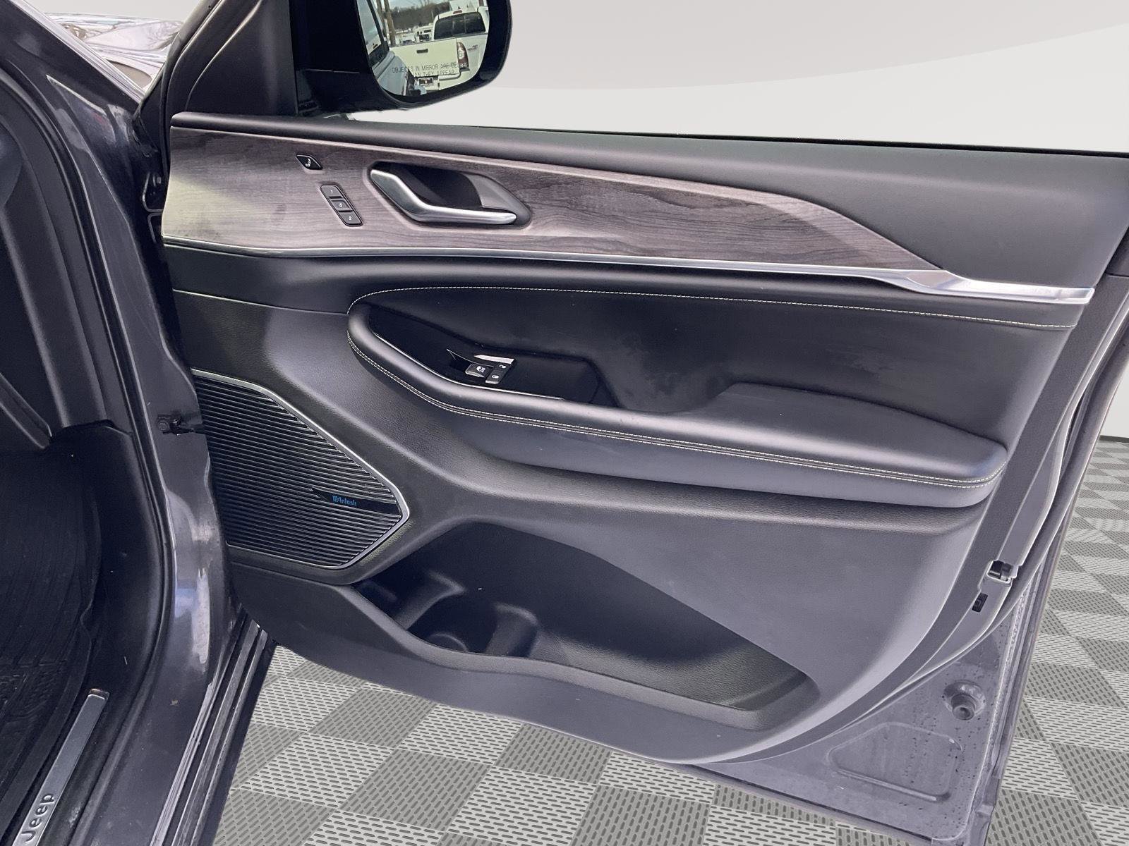 Used 2022 Jeep Grand Cherokee L Overland w/ Luxury Tech Group IV image 10