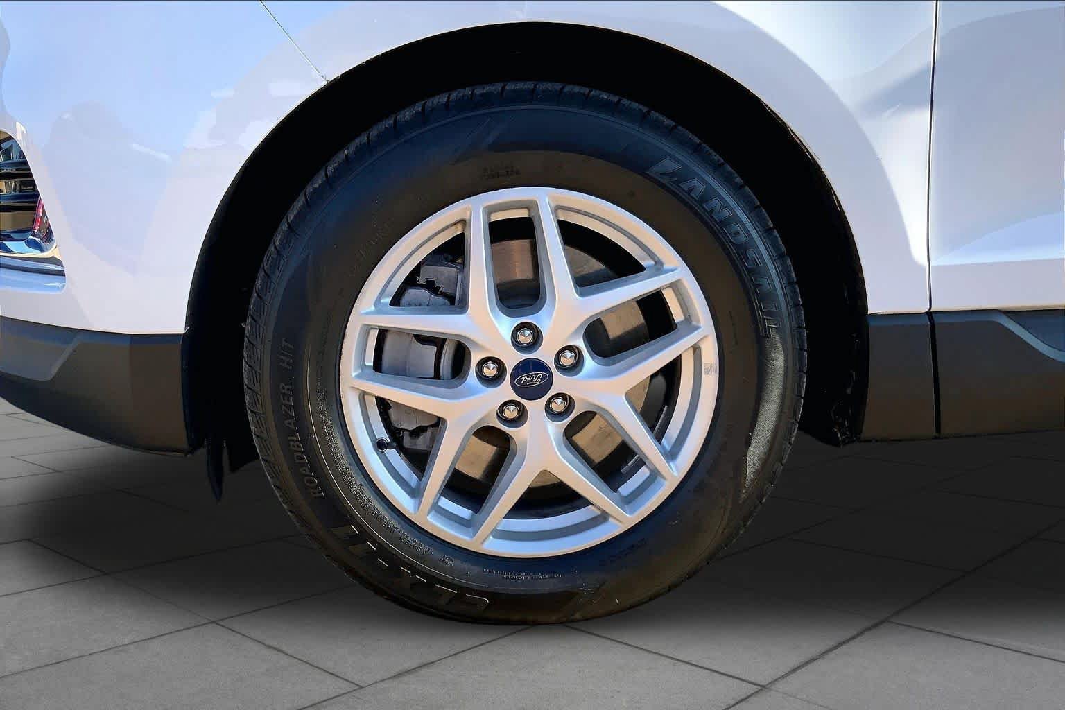 Used 2022 Ford Edge SEL AWD/4WD image 11