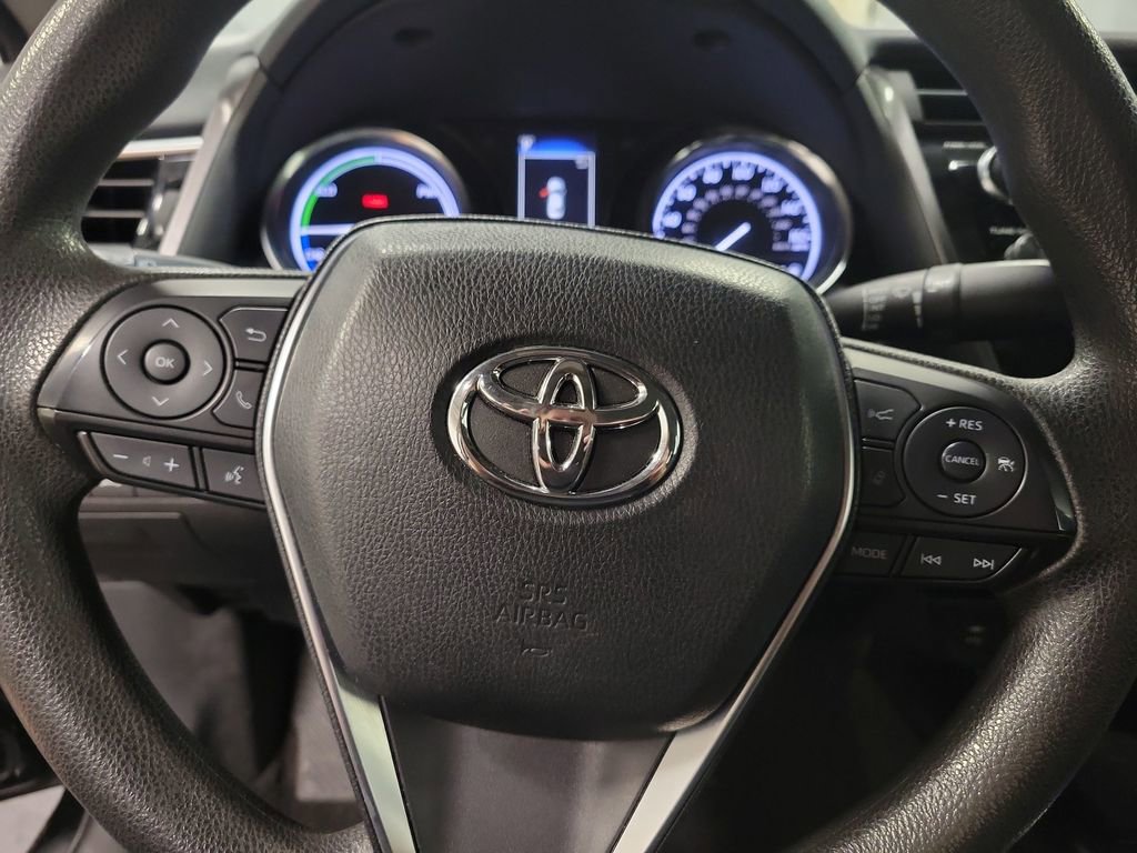 Used 2018 Toyota Camry LE image 18