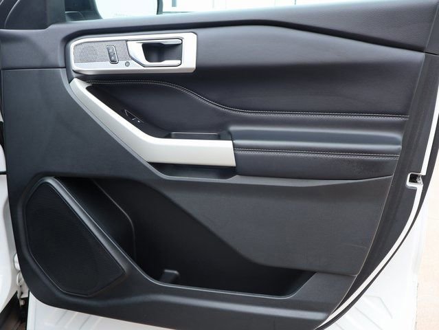 Used 2021 Ford Explorer Limited w/ Hybrid Equipment Group 310A AWD/4WD image 12