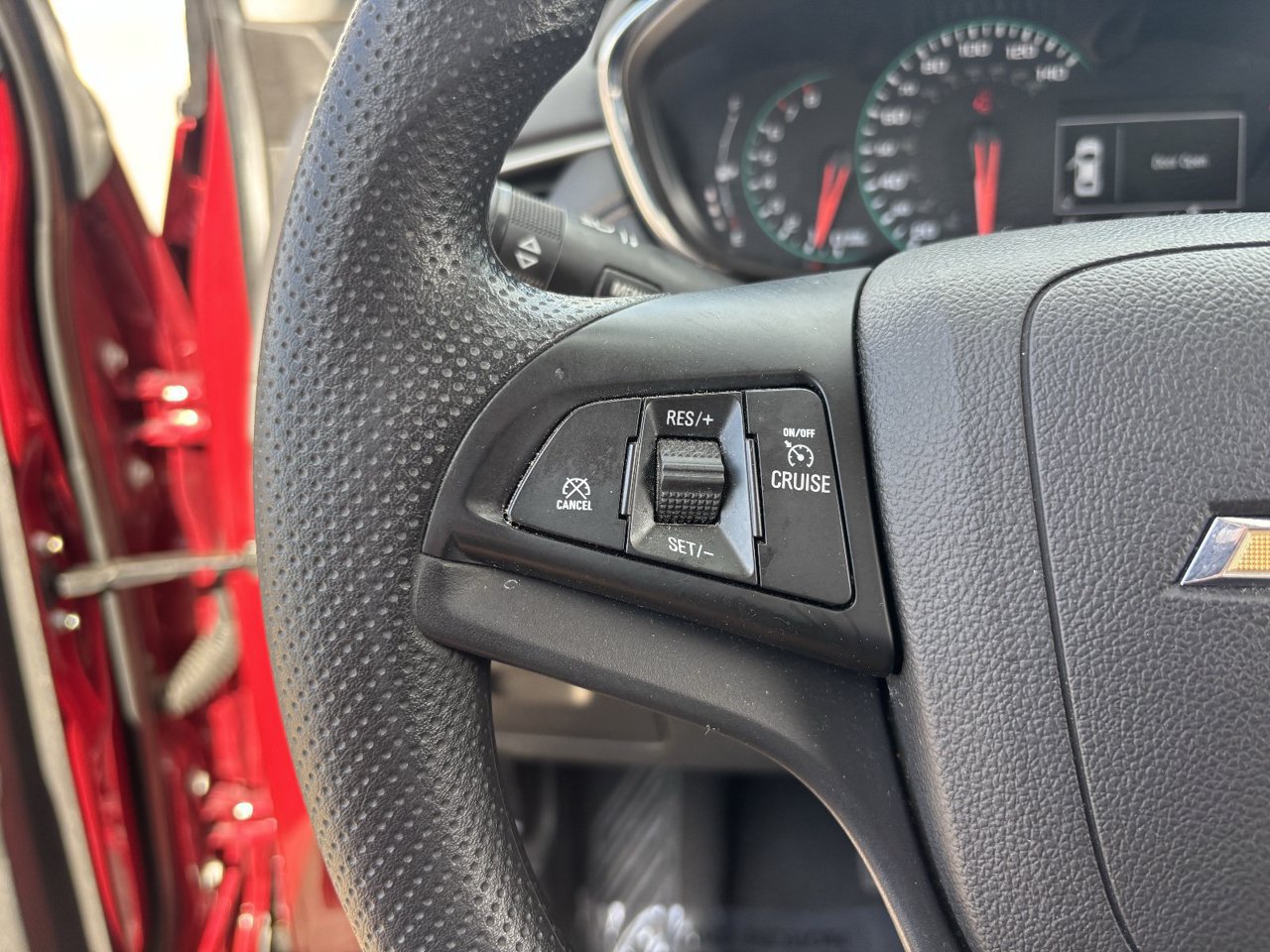Used 2020 Chevrolet Trax LT FWD image 25