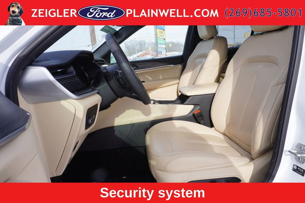 Used 2024 Jeep Grand Cherokee Limited AWD/4WD image 11