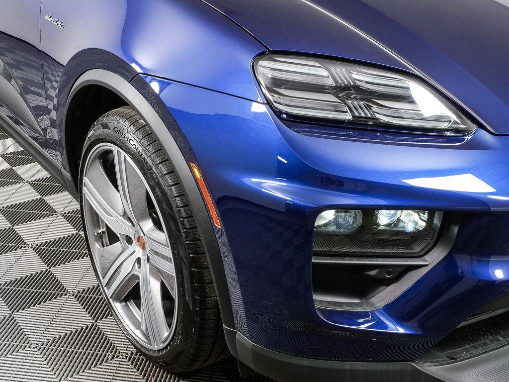 New 2026 Porsche Macan Electric RWD image 38